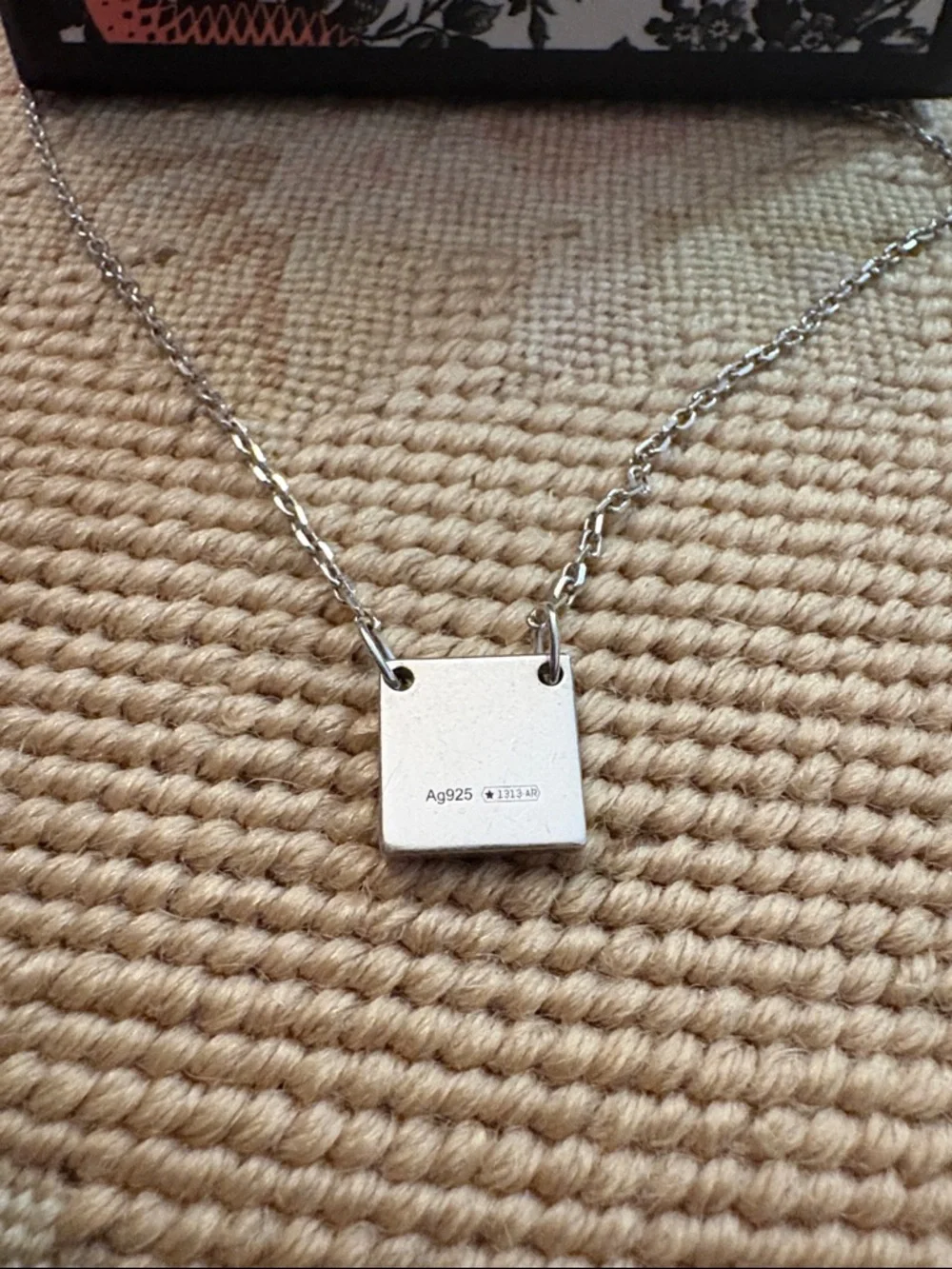 Gucci Silver Square Logo Pendant Necklace - Picture 3 of 6